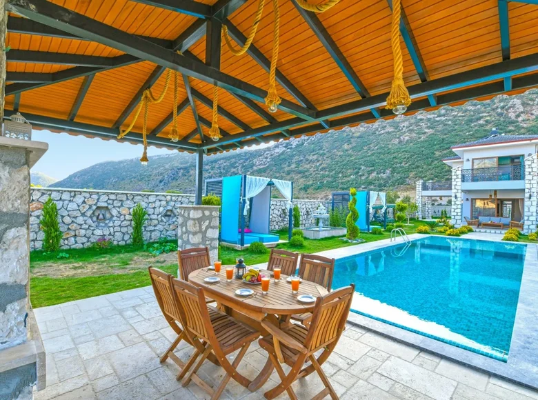 Villa de 3 habitaciones 250 m² Bezirgan, Turquía