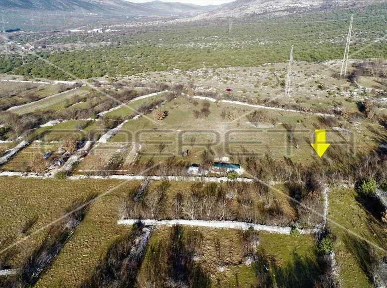 Atterrir 1 000 m² Koprivno, Croatie