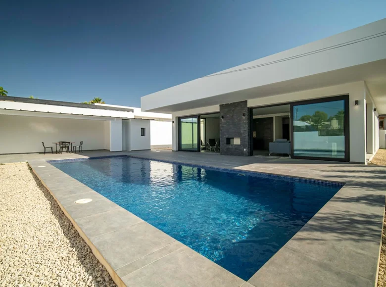 Villa de tres dormitorios 150 m² Alfaz del Pi, España