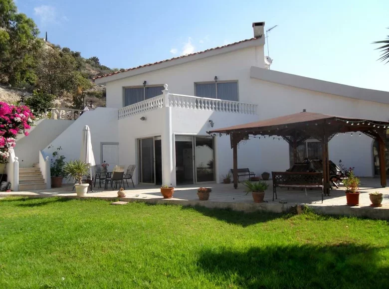 Villa de 5 habitaciones 400 m² Comunidad St. Tychon, Chipre