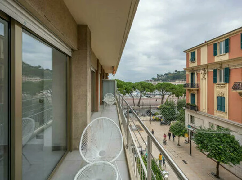 Mieszkanie 2 pokoi 95 m² Monako, Monako