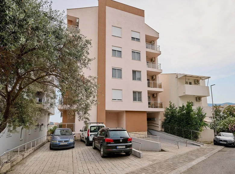 Mieszkanie 2 pokoi 88 m² Budva, Czarnogóra