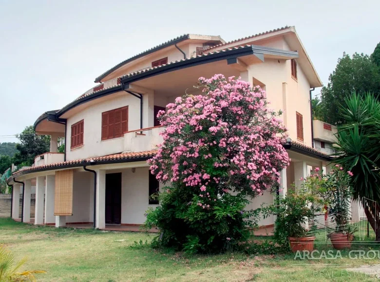 Villa 11 bedrooms 520 m² Ricadi, Italy