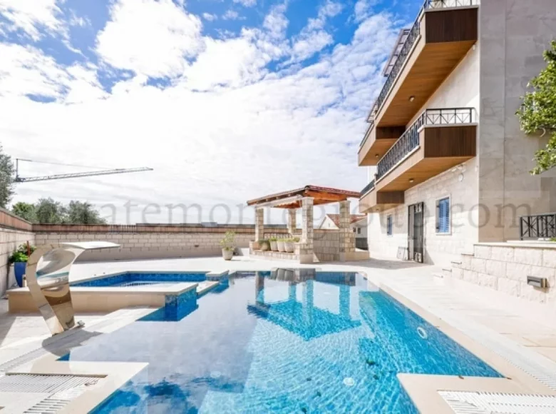 4 bedroom Villa 240 m² Tivat, Montenegro