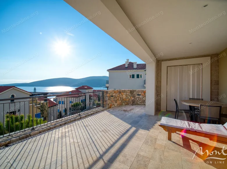 2 bedroom apartment 80 m² Tivat, Montenegro