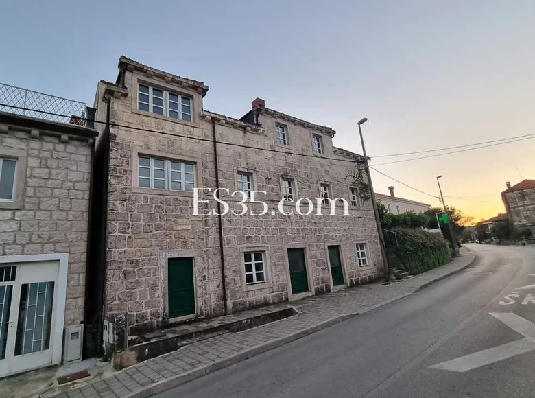 5 bedroom house 227 m² Tusici, Croatia