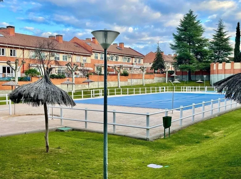 Szeregowiec 4 pokoi 162 m² Madryt, Hiszpania