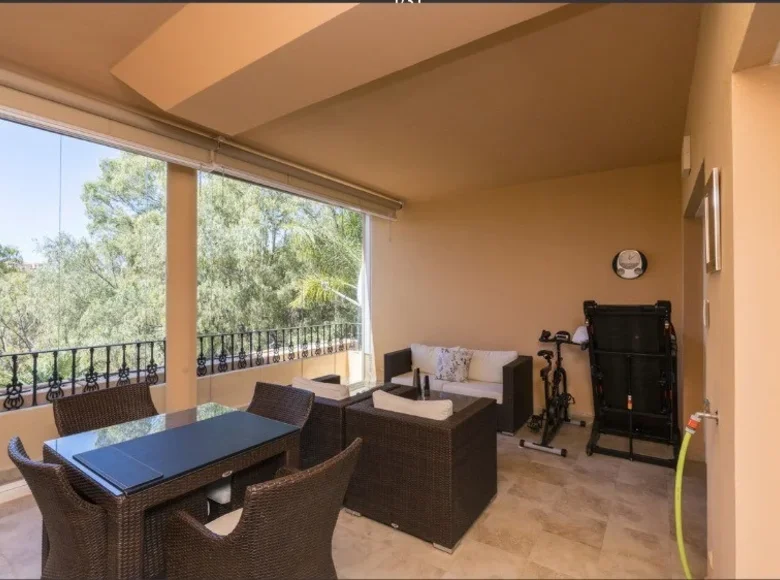 3 bedroom apartment  Estepona, Spain