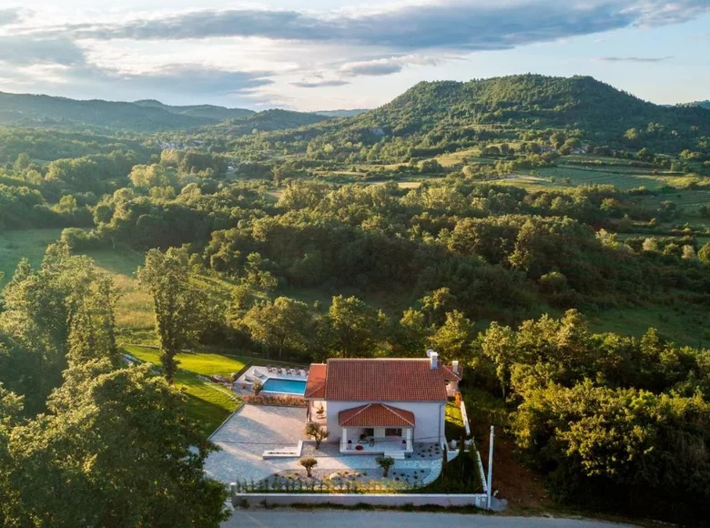 villa de 5 dormitorios 250 m² Vinez, Croacia