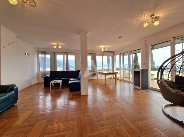 Mieszkanie 3 pokoi 124 m² Budva, Czarnogóra