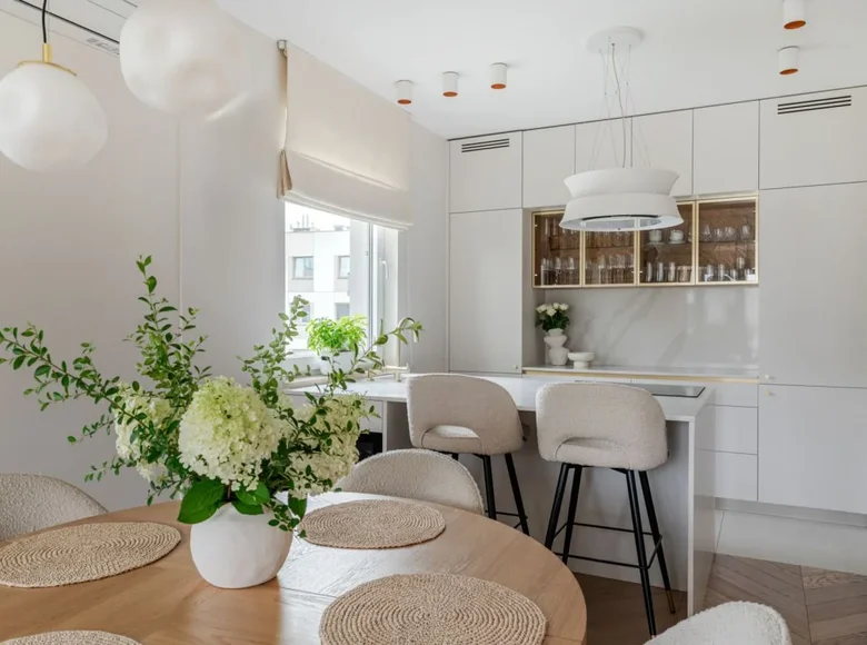 Mieszkanie 3 pokoi 95 m² Warszawa, Polska