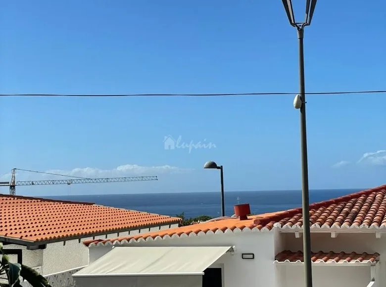 2 bedroom apartment 120 m² Adeje, Spain
