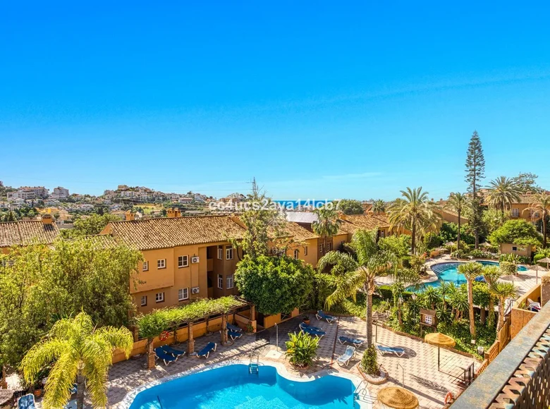 Mieszkanie 2 pokoi 120 m² Benalmadena, Hiszpania