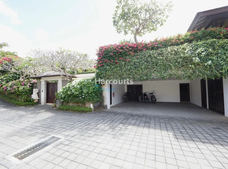 4 bedroom Villa 640 m² Kutuh, Indonesia