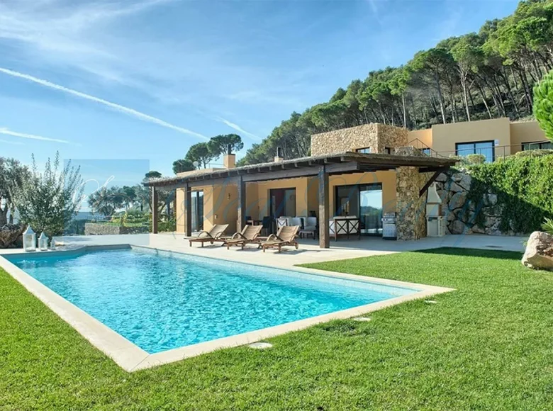 5 bedroom villa 1 825 m² Lower Empordà, Spain