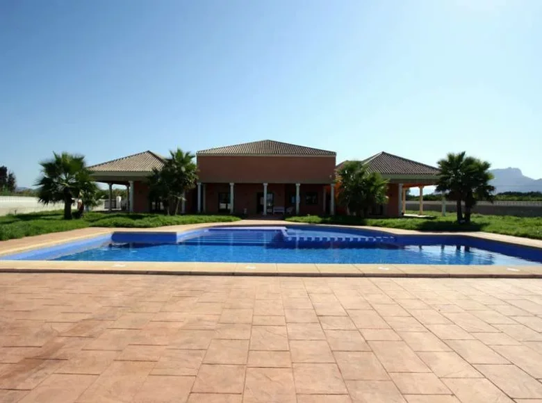 5 bedroom villa 600 m² Denia, Spain