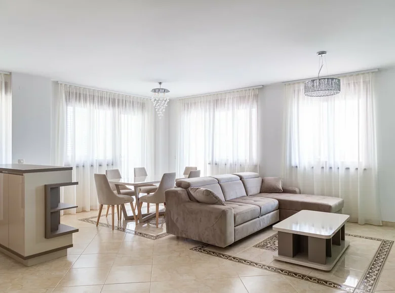 Wohnung 1 Schlafzimmer 94 m² Becici, Montenegro