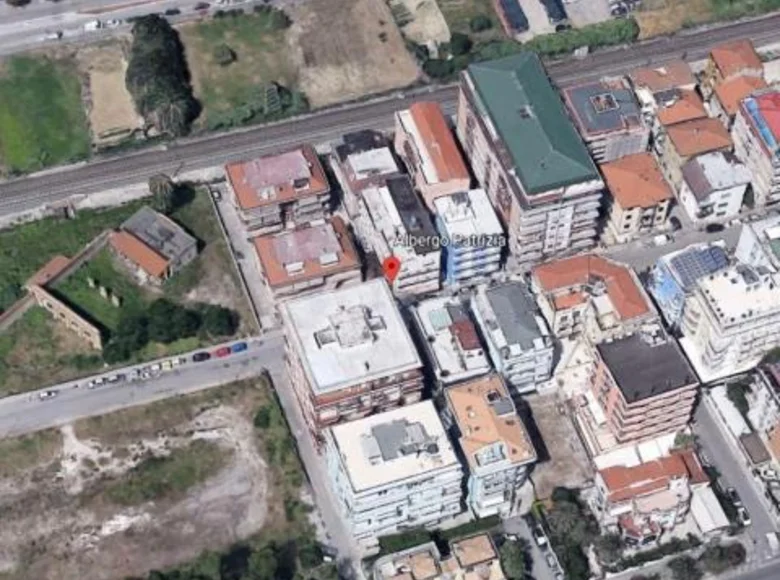 Dom 32 pokoi 1 600 m² San Benedetto del Tronto, Włochy