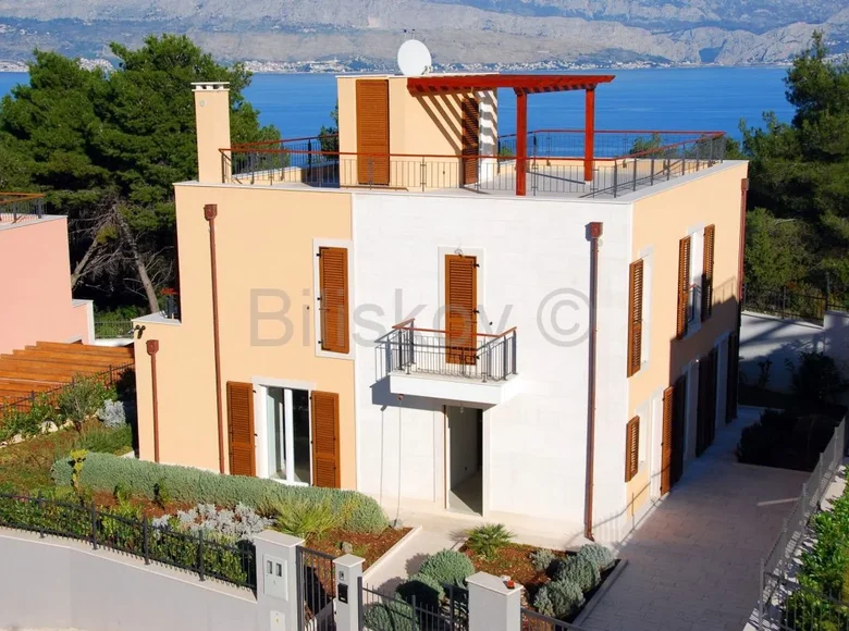 4 room villa 229 m² Splitska, Croatia