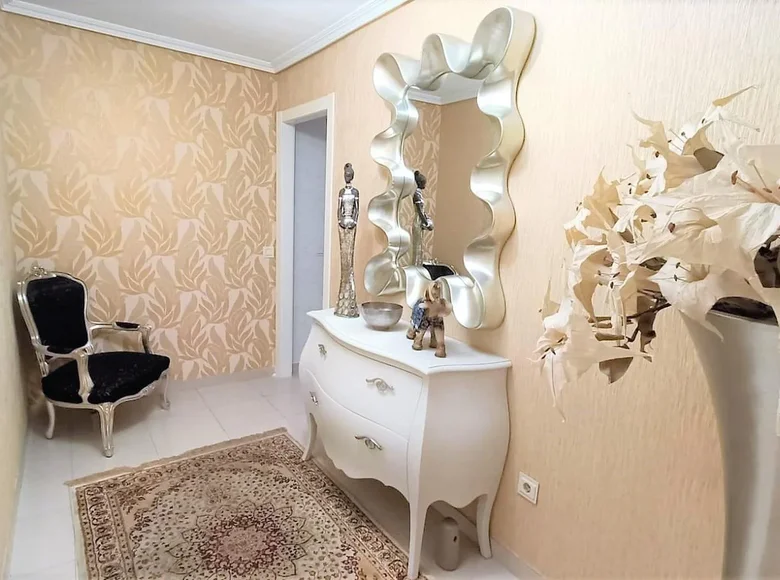 Mieszkanie 3 pokoi 90 m² Izhevsk, Rosja
