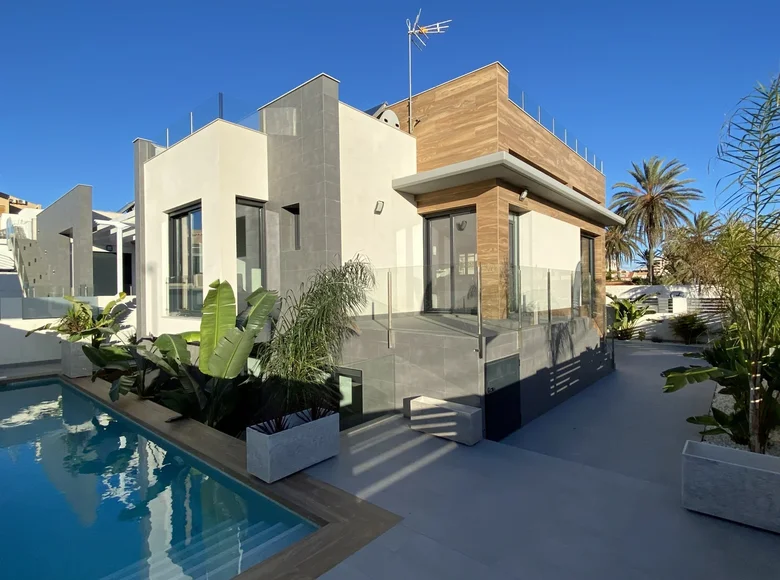 Villa de 4 dormitorios 310 m² Torrelamata, Španjolska