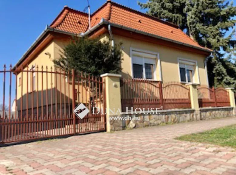 House 100 m² Kakucs, Hungary
