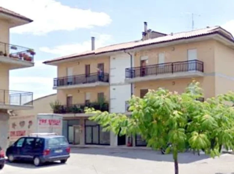 Propiedad comercial 75 m² en Terni, Italia