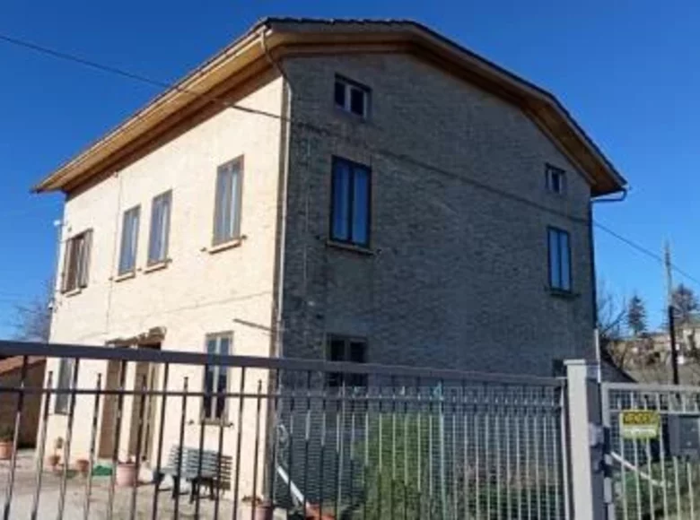 House 13 rooms 360 m² Terni, Italy