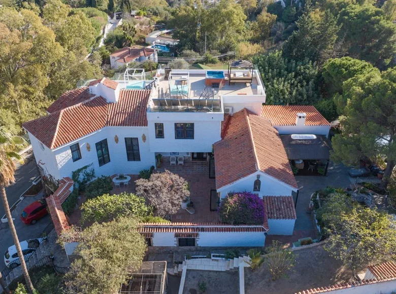 9 bedroom house 1 200 m² Benalmadena, Spain