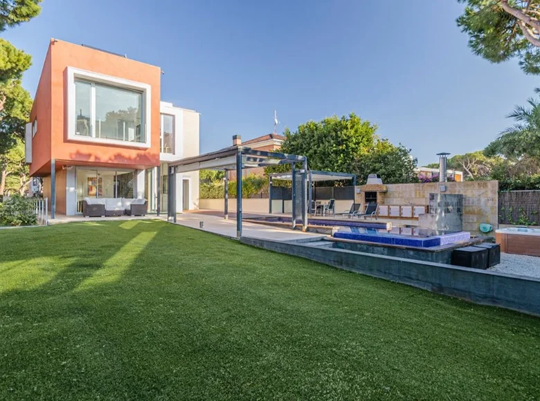 6-Schlafzimmer-Villa 450 m² Gava, Spanien
