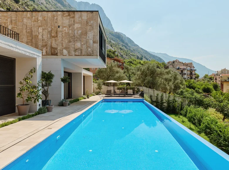 5 bedroom villa 419 m² Dobrota, Montenegro