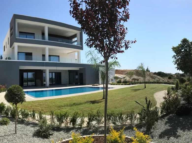 Villa 7 rooms 766 m² koinoteta mouttagiakas, Cyprus