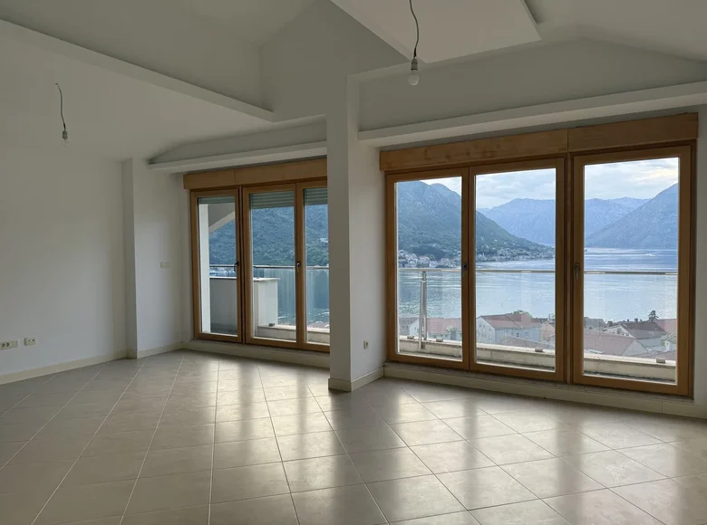 Wohnung 2 Schlafzimmer 108 m² Dobrota, Montenegro