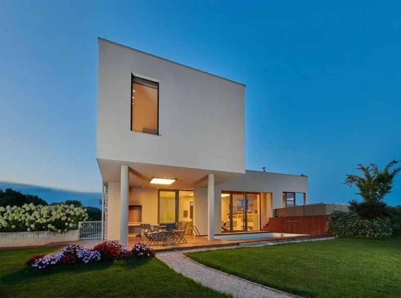 Villa de 4 dormitorios 405 m² Umag, Croacia