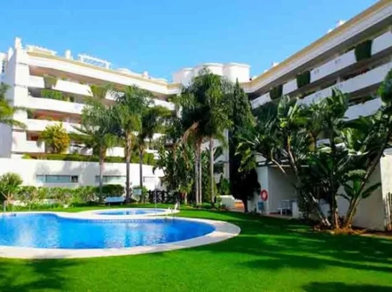 Mieszkanie 2 pokoi 120 m² Marbella, Hiszpania