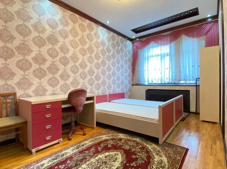 Kvartira 4 xonalar 135 m² Toshkentda