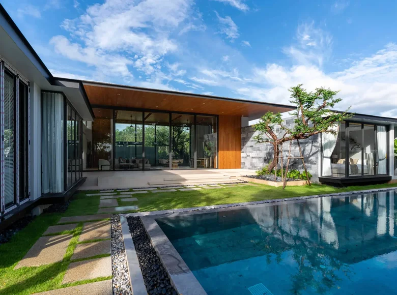 3 bedroom villa 339 m² Phuket, Thailand