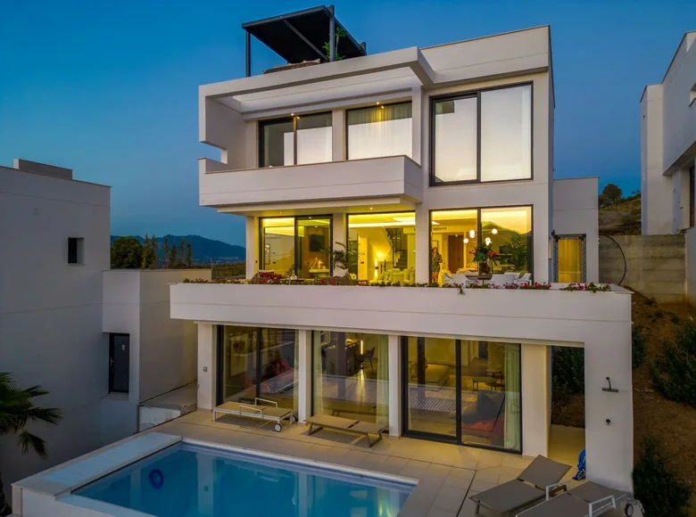 Villa de tres dormitorios 391 m² Mijas, España