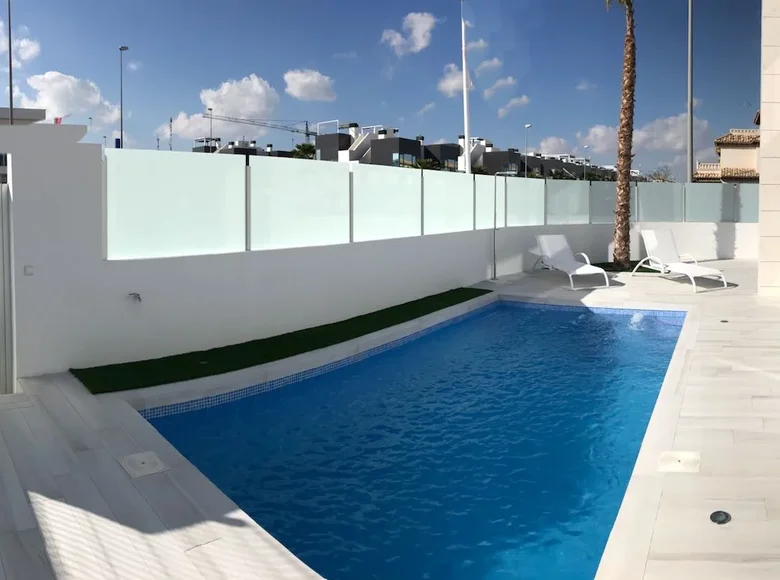 Willa 3 pokoi 260 m² Torrevieja, Hiszpania