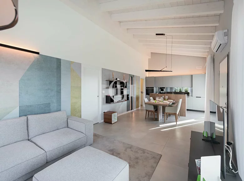 Mieszkanie 4 pokoi 95 m² Lonato del Garda, Włochy