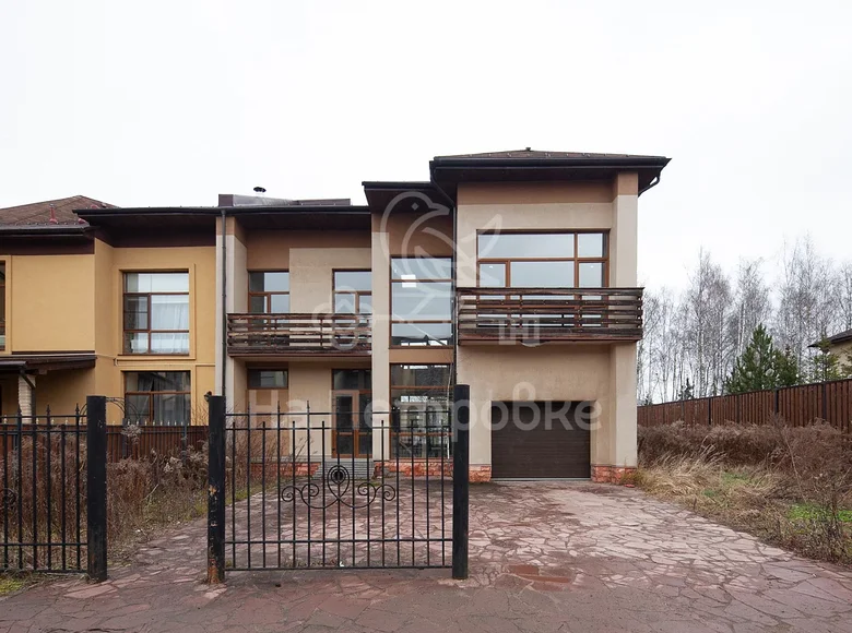 Doppelhaus 357 m² Svetlyye Gory, Russland