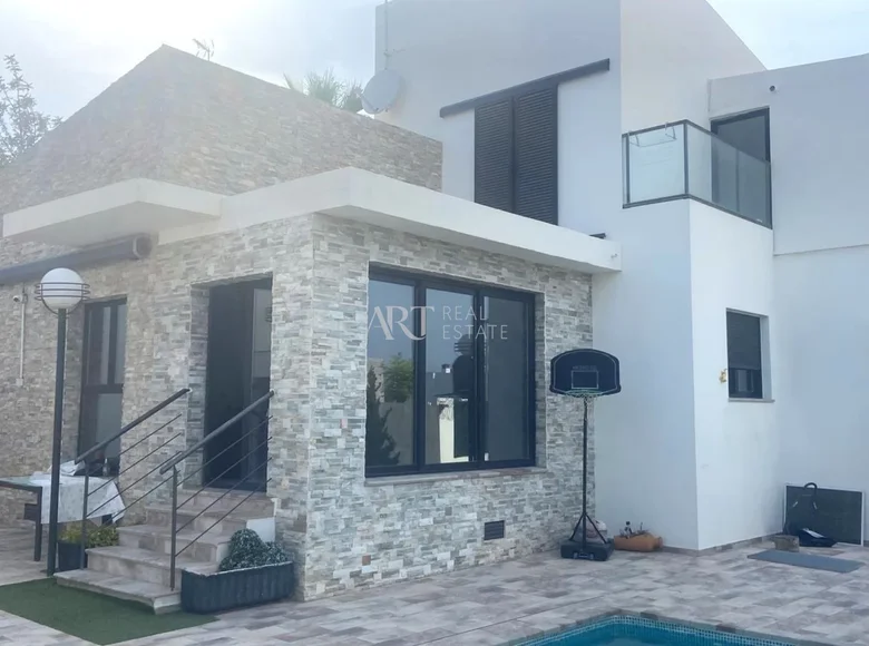 Villa de tres dormitorios 175 m² Alfaz del Pi, España