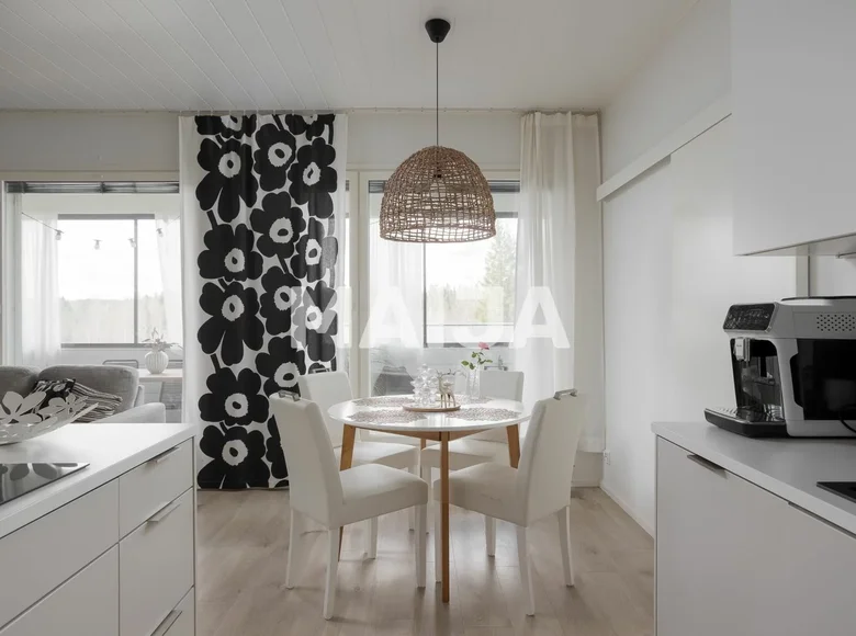 Apartamento 3 habitaciones 79 m² Jyvaeskylae sub-region, Finlandia