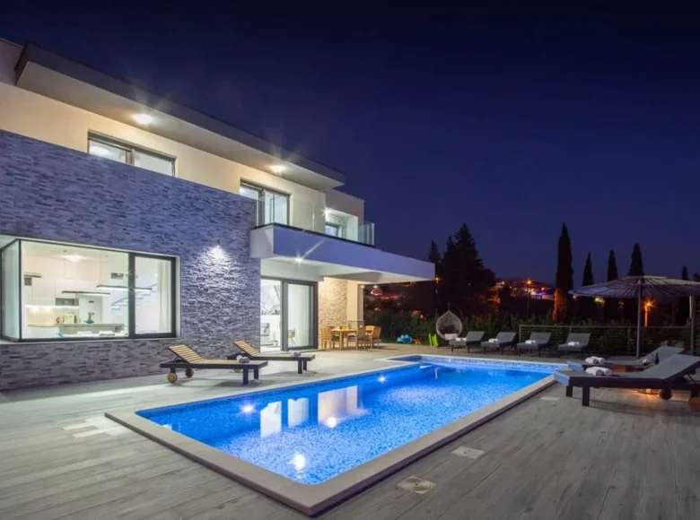 4 bedroom Villa 310 m² Grad Split, Croatia