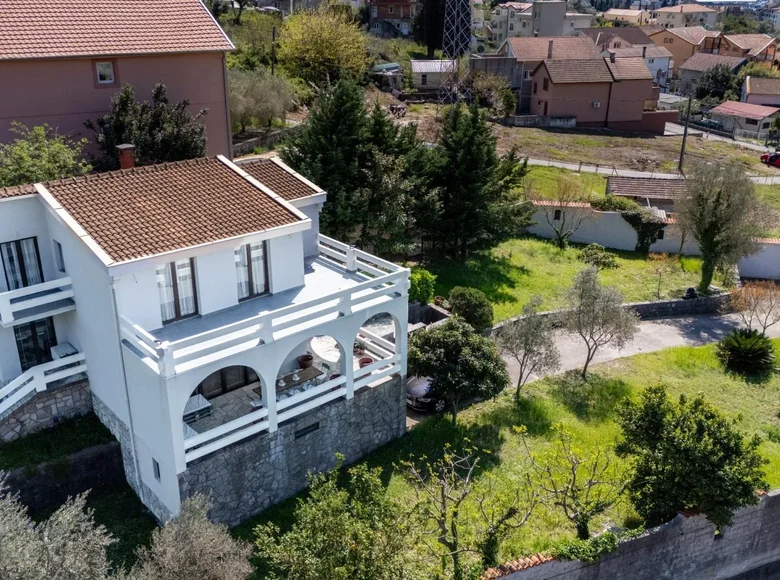 Haus 4 Schlafzimmer 225 m² Tivat, Montenegro