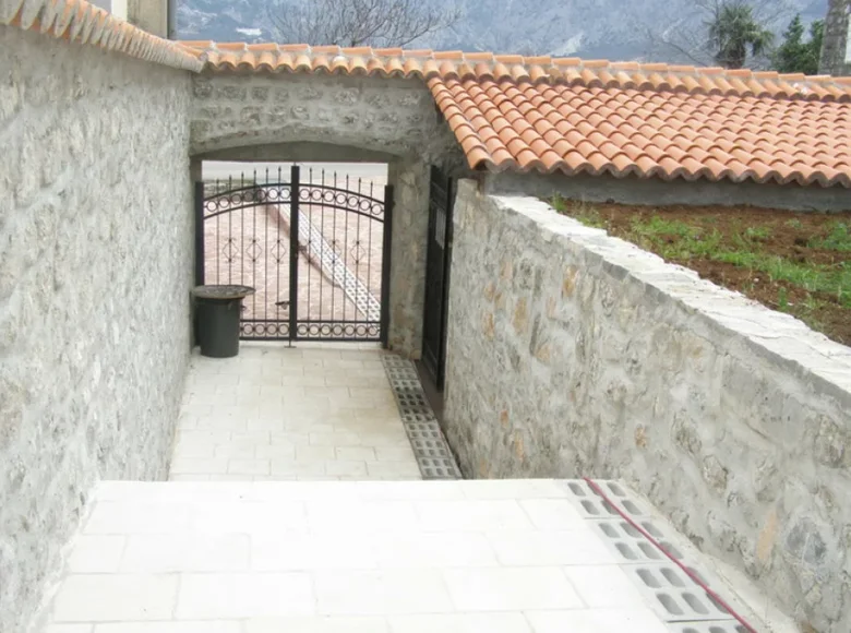 villa de 5 dormitorios 400 m² Kotor, Montenegro