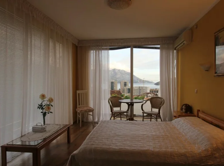 2 bedroom apartment 90 m² Budva, Montenegro
