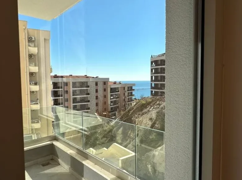 2 bedroom apartment 62 m² Becici, Montenegro