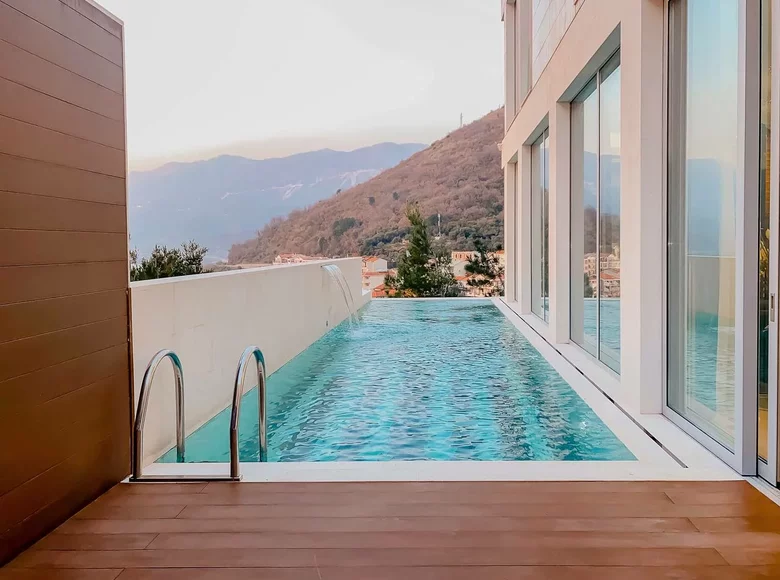 5 bedroom villa 950 m² Budva, Montenegro