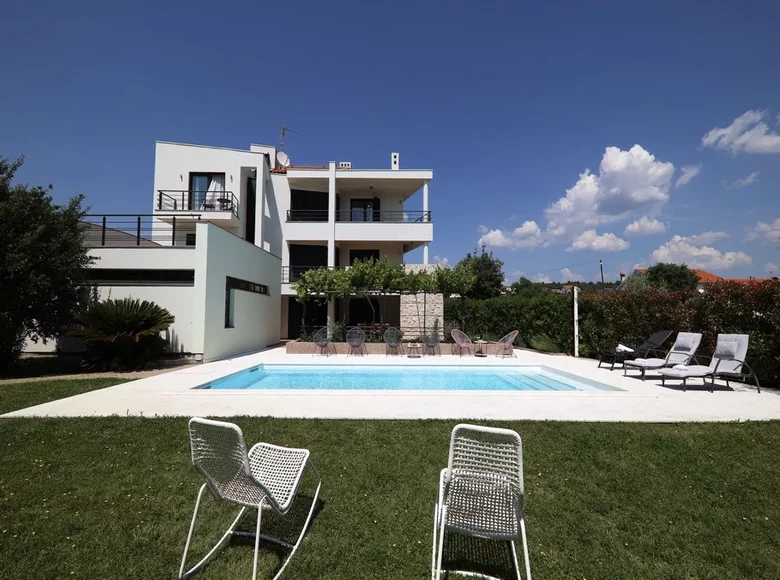Villa 6 habitaciones 650 m² Kozino, Croacia